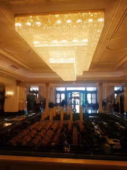 Art Streamer unregelmäßig geformter Kronleuchter, nicht standardmäßige Hotellobby, Bankettsaal, dekorative Beleuchtung