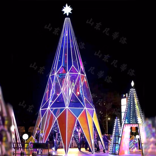 Riesiger künstlicher RGB-LED-Licht-gesteuerter, vorbeleuchteter Weihnachtsbaum im neuen Design für die Hoteldekoration